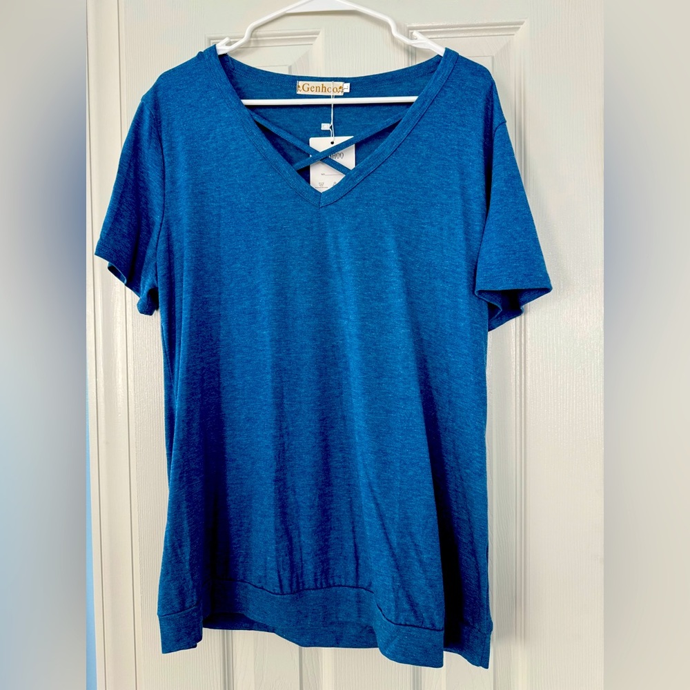Women’s short sleeve shirt.